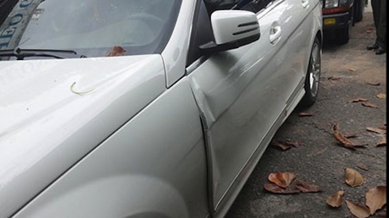 Nguyên nhân xảy ra vụ tai nạn được cho là vì khi mở cửa bước ra, tài xế của Thanh Hằng đã không quan sát cẩn thận khiến chiếc xe máy phía sau lao vào cánh cửa và người ngồi trên xe bị chấn thương.