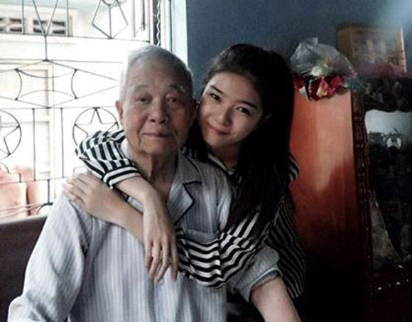 Lily Luta - hot girl sinh ra và lớn lên tại Ninh Hòa, Khánh Hòa. Bức ảnh giản dị cô chụp tại nhà ông ngoại trong một chuyến về thăm quê.