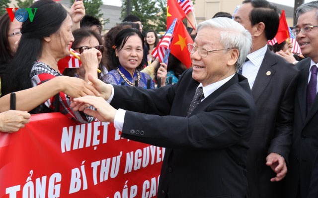 ;Đại diện Cộng đồng người Việt ở Washington DC đón chào Tổng Bí thư Nguyễn Phú Trọng.