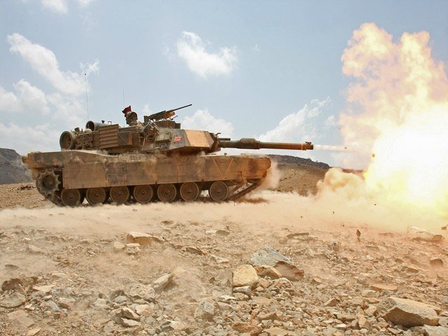 
M1 Abrams là xe tăng chủ yếu dùng trong chiến trường của quân đội Mỹ. M1 có một pháo nòng trơn chính 120 mm và có thể được trang bị thêm súng máy cỡ đạn từ 5,56 mm trở lên. Chiếc tăng nặng 70 tấn có thể di chuyển với tốc độ 65 km/h.
