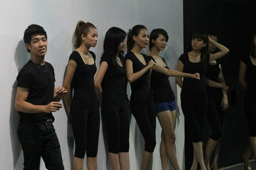 
Một số hình ảnh hậu trường của Phạm Hương tại cuộc thi F-idol 2011
