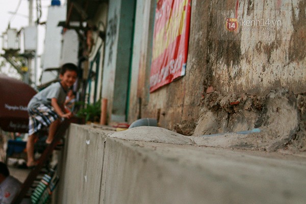 Chuyện lạ ở con đường mới mở tại Sài Gòn: Bắc thang để leo vào nhà 9