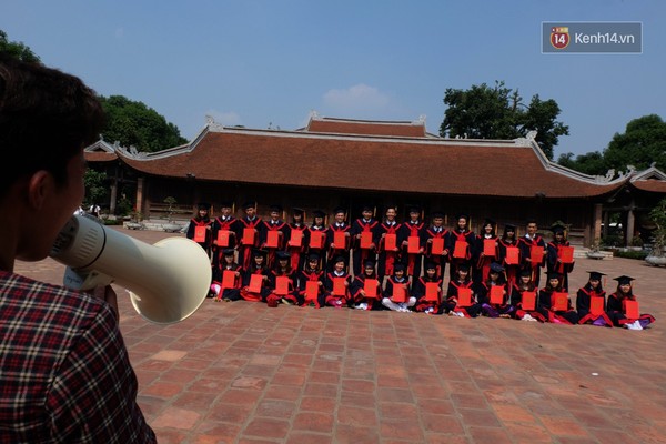 Thợ chụp ảnh phát loa chuyên nghiệp.