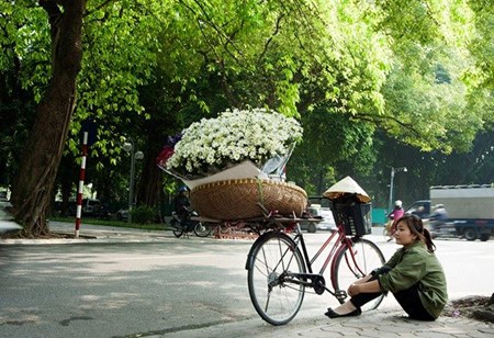 Nu sinh Du lich sang giang duong chieu ban hoa