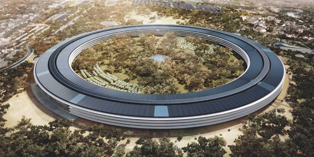 Được trang bị tới 65.000 m2 pin năng lượng mặt trời, Apple Campus 2 có thể hoạt động hoàn toàn từ nguồn năng lượng tự nhiên.