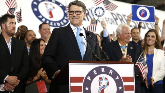 Thống đốc bang Texas Rick Perry trong buổi tuyên bố tranh cử Tổng thống. Ảnh: Reuters