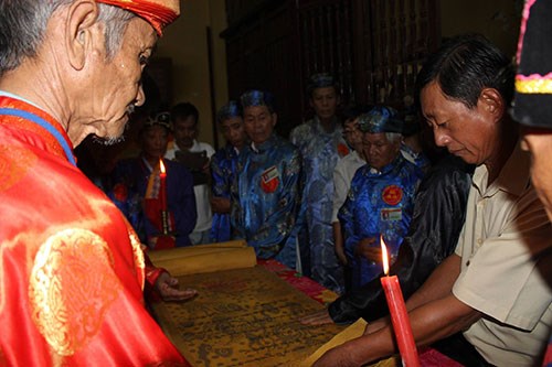 
Hằng năm, miếu Công Thần có các ngày lễ hội lớn, đặc biệt là lễ Xuân Tế là lễ quan trọng nhất tại miếu Công Thần. Lễ này kéo dài bốn ngày từ 14 đến 17 tháng 2 (âm lịch). Đây là dịp ban quý tế miếu Công Thần thực hiện nghi thức thỉnh và khai 85 đạo sắc bằng các nghi lễ truyền thống rất trang trọng. 
