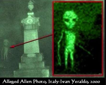 Bức ảnh chụp người ngoài hành tinh tại Ý năm 2000.
