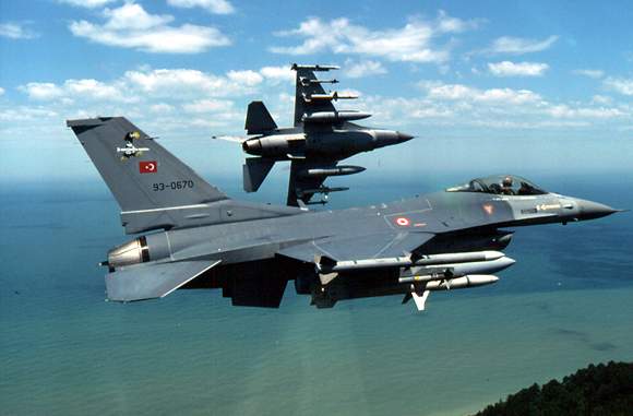 Thổ Nhĩ Kỳ đã phải điều hai chiếc F-16 ra đánh chặn máy bay Nga xâm phạm không phận Thổ hồi đầu tháng 10. Ảnh: Defense News