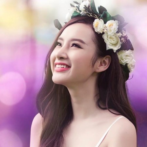 
Angela Phương Trinh sở hữu vẻ đẹp mong manh, trong sáng khiến bao người mơ ước. Với khuôn hình này, nhiều người ví vẻ đẹp của cô tựa thiên thần.
