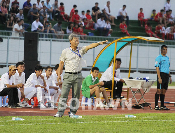 Trước trận đấu gặp Đồng Nai ở vòng 9 V-League, rất nhiều thông tin cho rằng chiếc ghế của ông Hải đang thực sự lung lay.

Đặc biệt khi nhưng phát ngôn trước đó của ông về U23 Việt Nam, lứa cầu thủ HAGL Arsenal JMG đã phần nào tác động xấu đến hình ảnh của đội bóng.