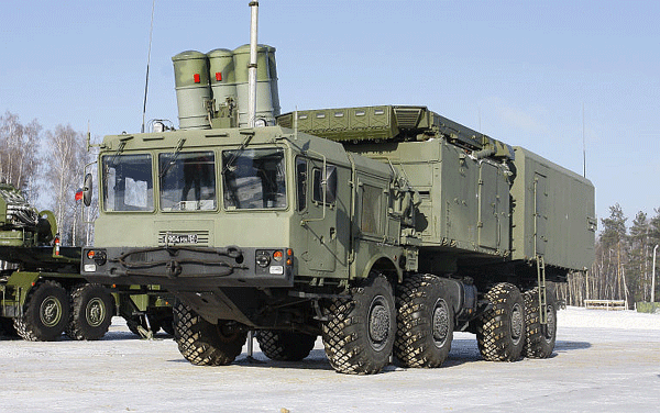 Radar 92N6E ở trạng thái hành quân.