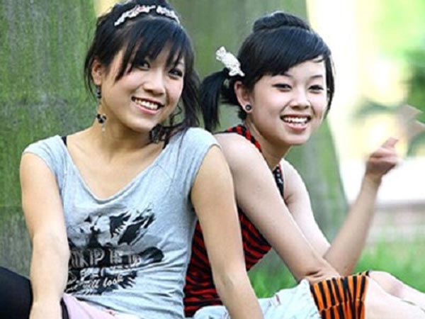 Dương Bảo Ly (Ly cute, sinh năm 1990) đảm nhận vai Dịu trong Nhật ký Vàng Anh 2. Dịu chính là người bạn đồng hành cùng Thảo Uyên trong mọi cuộc gây gổ với nhóm bạn khác.
