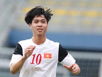 Năm 2013, U19 Việt Nam và đồng đội thi đấu tưng bừng tại vòng loại U19 châu Á và giải U19 Đông Nam Á. Lứa cầu thủ từ Học viện HAGL Arsenal JMG nhận được sự chú ý lớn từ người hâm mộ, đặc biệt là Công Phượng với mái tóc bồng bềnh.
