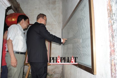 Ông Ban Ki Moon xem Thứ thế đồ, danh sách dòng tộc họ Phan Huy.