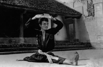 
Võ sư Băng Sơn biểu diễn võ thuật.
