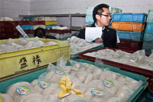 Bánh bao của công ty Thịnh Lộc, Thượng Hải bị kiểm tra vì nhuộm phẩm màu độc hại.