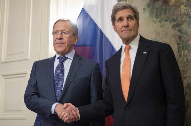 Ngoại trưởng Nga - Mỹ bắt tay nhau tại Hội nghị Munich.