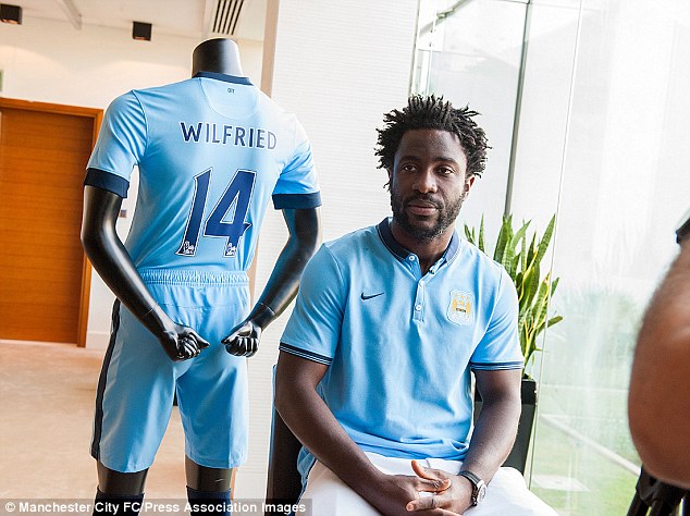 Bony rời Swansea đến Man City