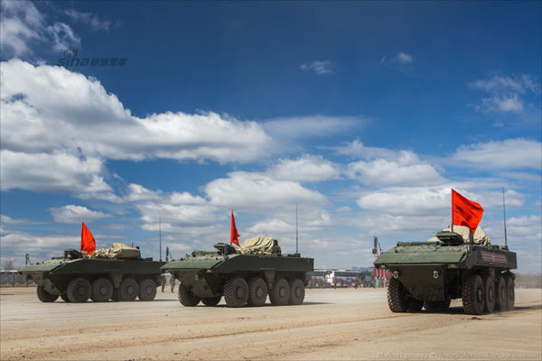 Theo Military-today, động cơ của Bumerang bố trí phía trước mũi xe. Đây là cải tiến lớn so với dòng BTR, giải pháp này vừa tăng độ an toàn cho xe vừa tạo thêm không gian cho binh lính.