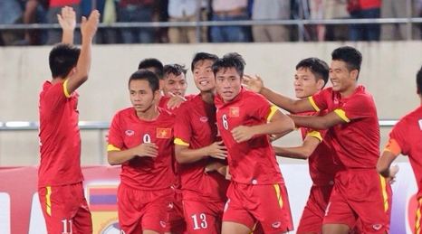 U19 Việt Nam chơi đầy hứng khởi trước U19 Lào (ảnh: Zing)