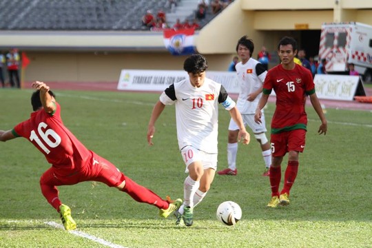 Hansamu Yama Pranata ngăn cản Công Phượng