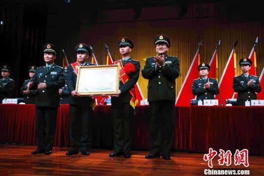 Các quân nhân PLA tại Macau trong lễ nhận chiến công tập thể hạng nhất sáng 8/3/14. Ảnh: Chinanews.