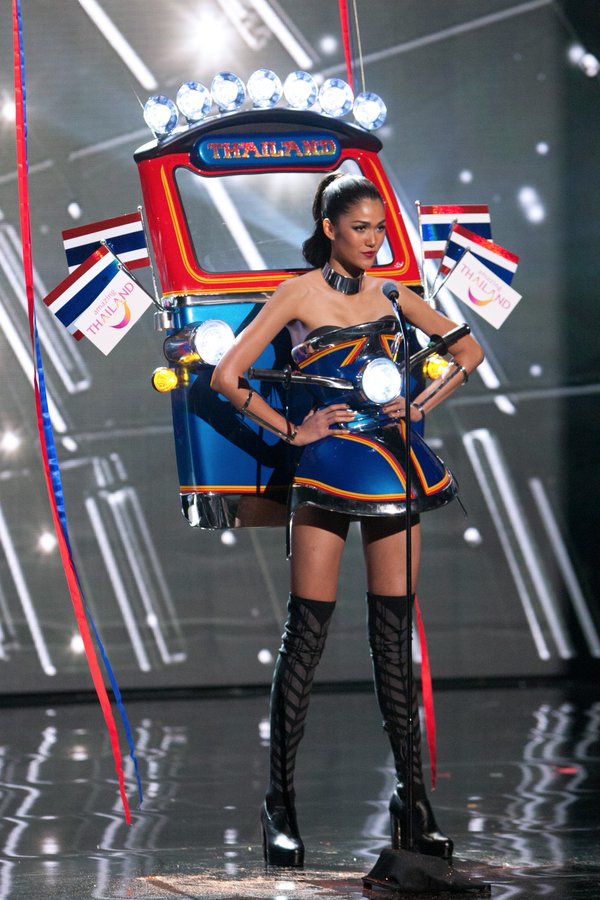 
Hoa hậu Thái Lan giành giải thưởng trang phục dân tộc đẹp nhất.
