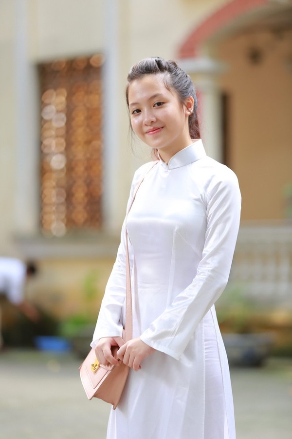 Cô gái xinh đẹp này hiện đang là học sinh lớp 11 trường Phan Đình Phùng, Hà Nội