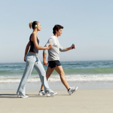 Việc đi bộ hoặc tập thể dục thể thao rất có ích cho người bị bệnh ung thư.