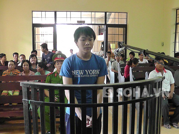 Bị cáo Nguyễn Văn Dương tại phiên toà. Ảnh: T.L