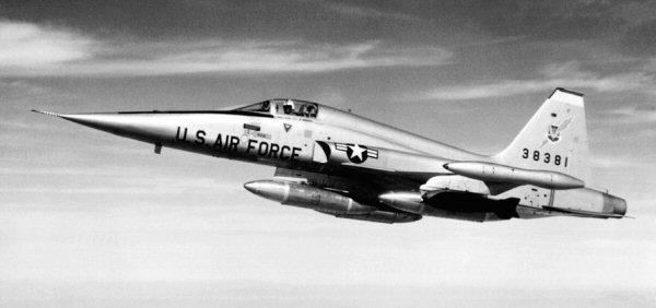 Máy bay tiêm kích hạng nhẹ F-5A Freedom Fighter