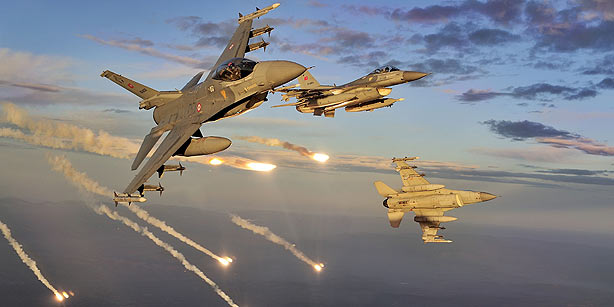 
F-16C/D Block 50 Plus của Thổ Nhĩ Kỳ không hề tỏ ra kém cạnh Su-30SM của Nga

