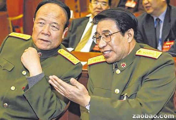 Con trai cựu phó Chủ tịch Quân ủy Quách Bá Hùng (trái) mới bị Bắc Kinh tuyên bố điều tra, còn hổ béo Từ Tài Hậu (phải) vừa qua đời sáng 16/3 vì ung thư.