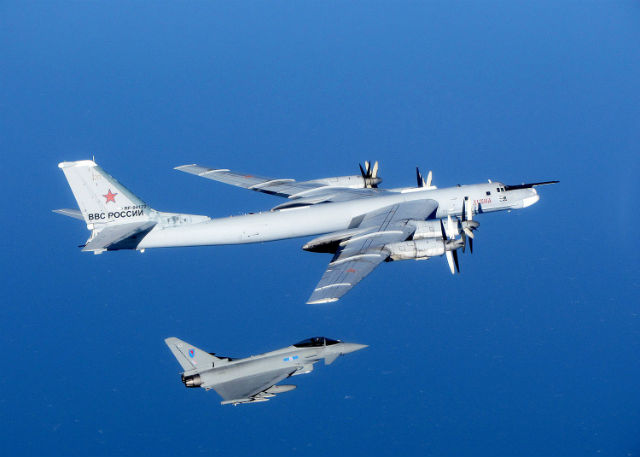 Máy bay ném bom Tupolev Tu-95.