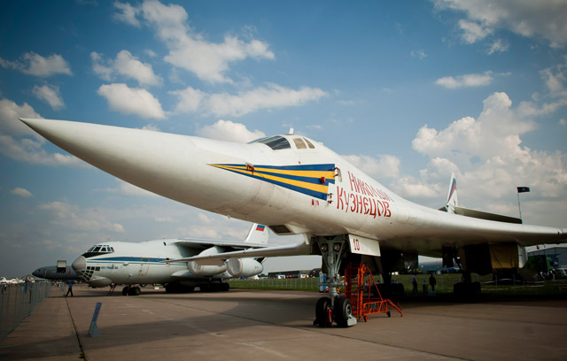 Máy bay ném bom Tupolev Tu-160.