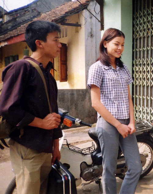 Năm 2001, Hồ Ngọc Hà được biết đến với vai diễn trong bộ phim truyền hình nổi tiếng Hoa cỏ may.
