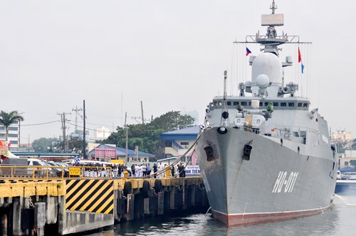Tàu hộ vệ tên lửa Gepard-3.9 của Việt Nam thăm Philippines