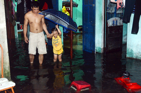 Ngập lụt tại tổ 6, khu 6, phường Hồng Hà (TP Hạ Long). Ảnh: Báo Quảng Ninh