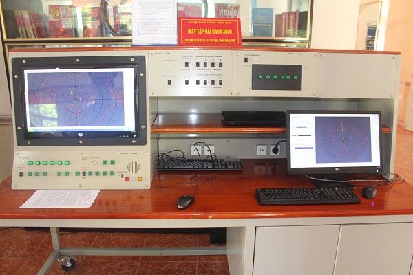 
Máy tập đài radar 36D6. Ảnh: Học viện PK-KQ.
