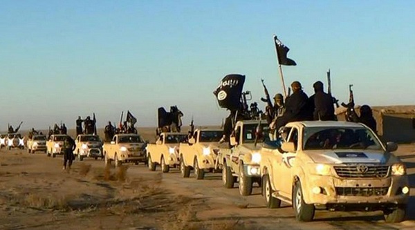 
Rất nhiều xe bán tải Toyota Hilux đời mới được lực lượng Nhà nước Hồi giáo (tự xưng) sử dụng.
