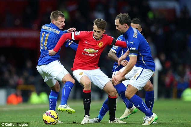 Januzaj gặp khó trong sơ đồ 3-5-2