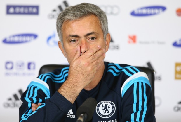 HLV Jose Mourinho lĩnh án phát 25000 bảng vì lỗi tương tự