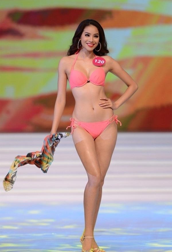 Với khuôn mặt, hình thể phù hợp với tiêu chí của Miss Universe, Phạm Hương được nhiều người kì vọng sẽ đạt được kì tích khi đem chuông đánh xứ người.