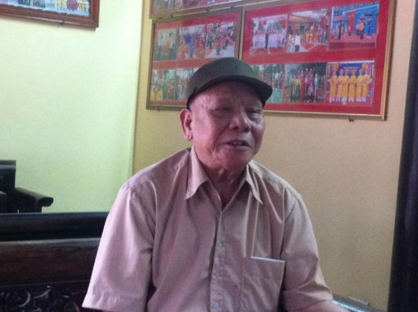 Ông Nguyễn Công Nhã 78 tuổi - Trưởng ban quản lý di tích Đình Giàng lý giải về kiệu quay.