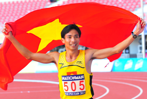 Nguyễn Văn Lai bảo vệ thành công HCV ở nội dung 5000m nam, đồng thời phá kỷ lục SEA Games.