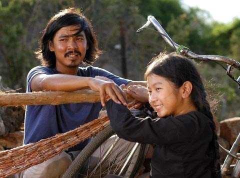 Nguyễn Phước Lai Minh Hiền với vai Lành, bên cạnh diễn viên Trần Hữu Phúc trong phim Sống trong sợ hãi của đạo diễn Bùi Thạc Chuyên.