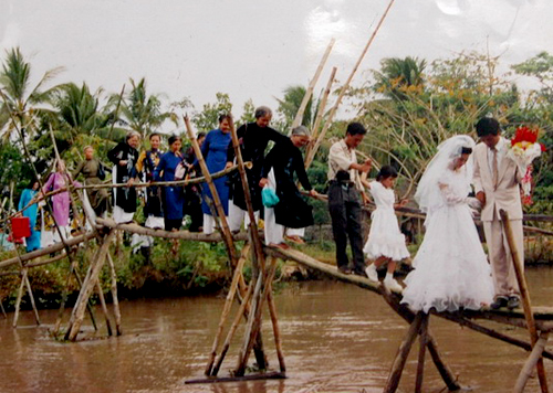 Đám cưới tại miền Nam, nơi những chiếc cầu tre đã trở thành thương hiệu.