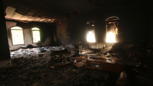 
Khung cảnh tan hoang tại Tòa nhà lãnh sự Mỹ tại Benghazi (Lybia) sau vụ tấn công ngày 11/9/2012. Ảnh: Reuters
