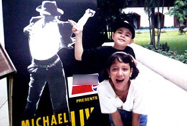 Năm 1993, Ngọc Linh chiến thắng trong cuộc tuyển chọn ca sĩ hát chung với Michael Jackson tại Thái Lan do khả năng biết hát, múa, chơi nhạc cụ và nói lưu loát tiếng Anh.
